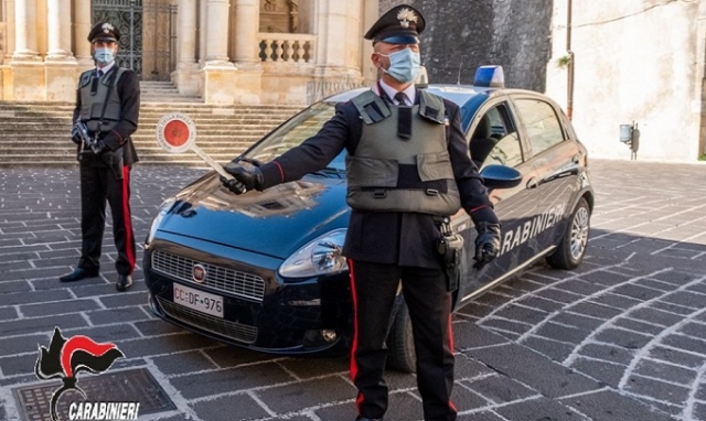 Palazzolo, continua a minacciare i familiari: arrestato 50enne