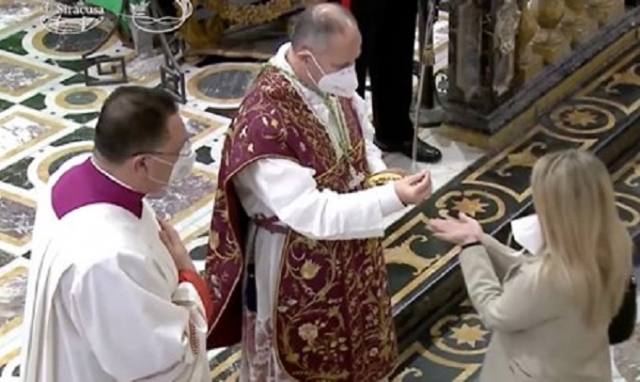 Nuove prescrizioni anti covid anche in chiesa: sospese catechesi, incontri e attività scout