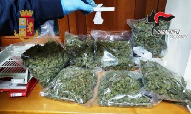 Augusta, quasi 3 chili di droga tra i ricambi auto: arrestato 31enne