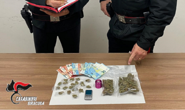 Augusta, detenzione e spaccio: 19enne ai domiciliari