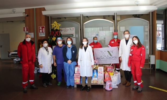 Siracusa, 60 panettoni in dono al personale sanitario del reparto covid