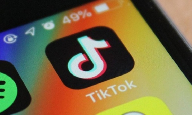 Challenge estrema su Tik Tok, influencer 48enne di Lentini denunciata per istigazione al suicidio