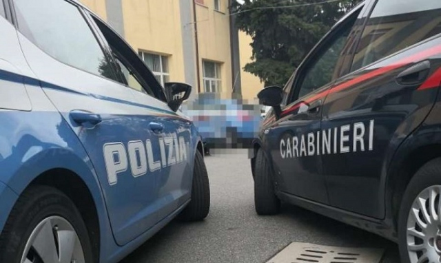 Marzamemi, ripreso perché senza mascherina: calci e pugni alle forze dell'ordine