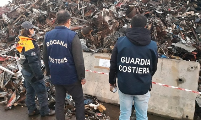 Augusta, sequestro di 1.300 tonnellate di rottami ferrosi al porto