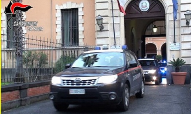 Clienti "selezionati" anche da Siracusa in piazza di spaccio a Catania
