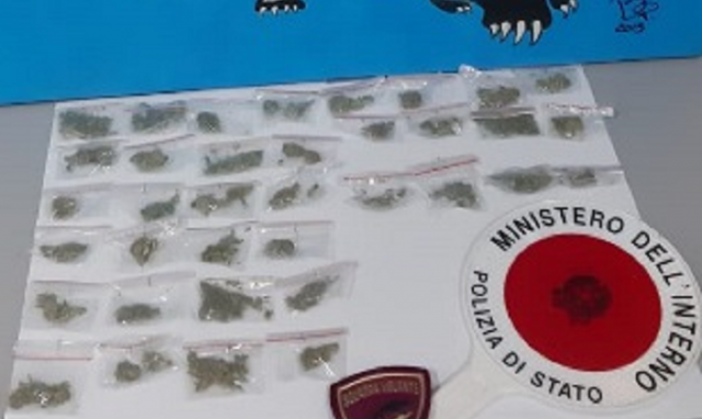 Siracusa, sequestrate 36 dosi di marijuana in via Santi Amato