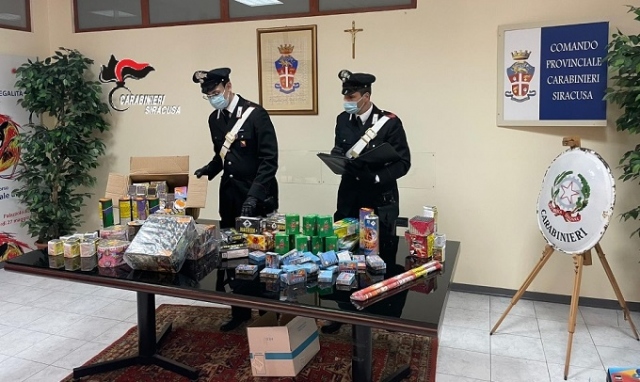 Siracusa, fuochi d'artificio non autorizzati: sequestro di 10 chili di botti e una denuncia