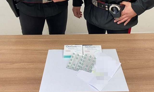 Augusta, in possesso di compresse di ossicodone: 74enne ai domiciliari