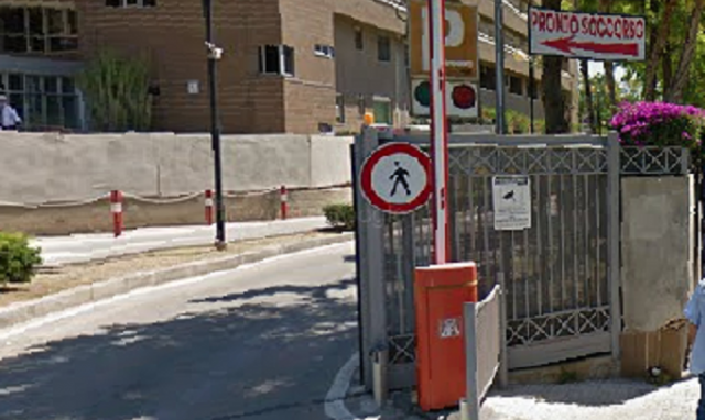Siracusa, Umberto I: parcheggio interno vietato per i lavoratori dell'indotto