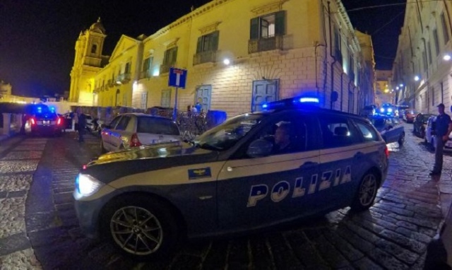 Noto, barbecue allestito in strada: denunciati in 6