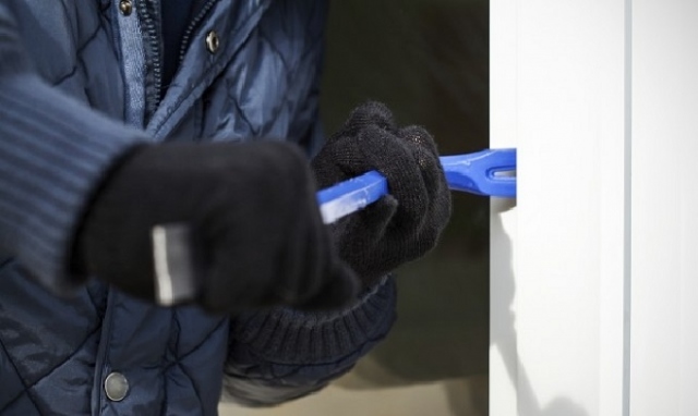 Siracusa, tenta di occupare abusivamente un'abitazione: denunciato 48enne