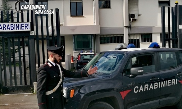 Carlentini, furto di cosmetici per 140 euro da un supermercato: donna arrestata