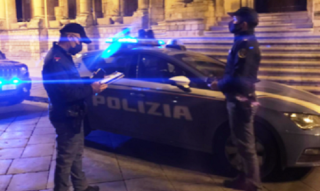 Noto, giovani assembrati sul sagrato della Cattedrale: sanzionati