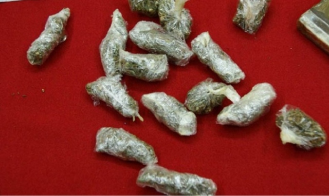 Siracusa, intervento in via Santi Amato: sequestrate 23 dosi di marijuana