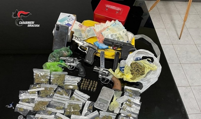 Siracusa, sequestro di armi e droga alla Borgata: i Carabinieri arrestano 4 persone