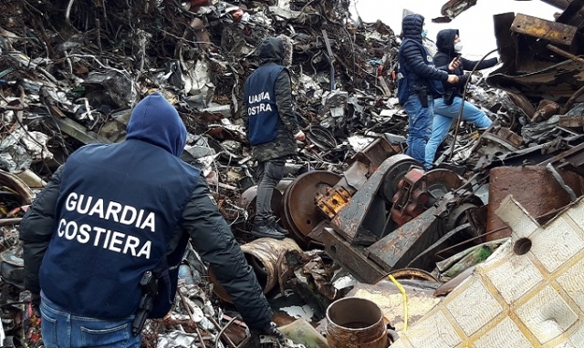Augusta, rottami ferrosi al porto: sequestro e 2 denunce