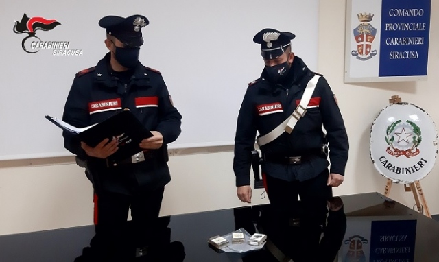 Floridia, droga via posta dalla Spagna: 22enne in manette