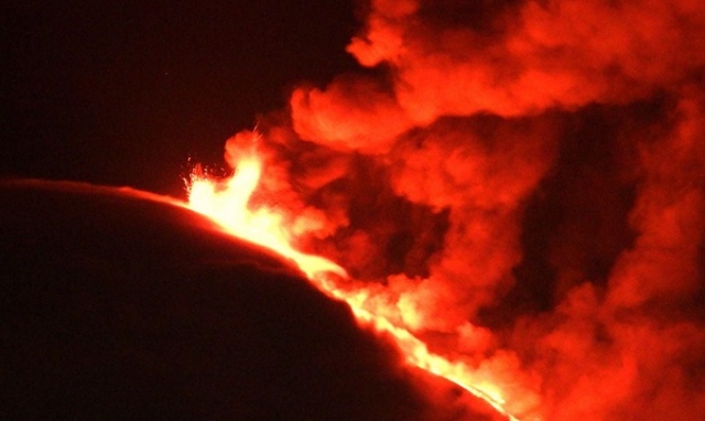 Etna, nuovo parossismo dal cratere di Sud-Est