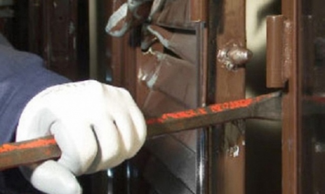 Augusta, furti ad esercizi commerciali: in carcere il presunto autore