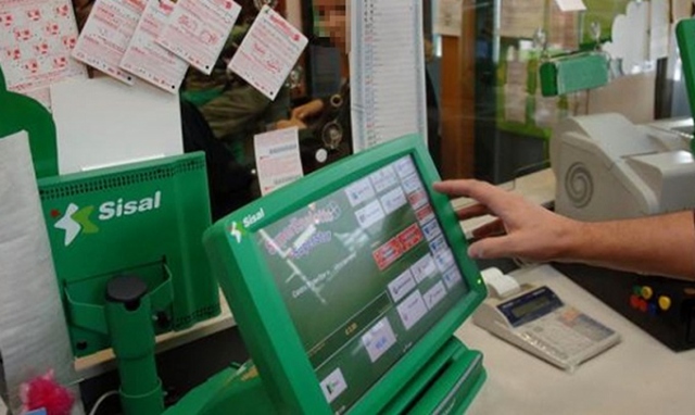 Noto, truffa a rivendita di tabacchi: denunciato 20enne campano