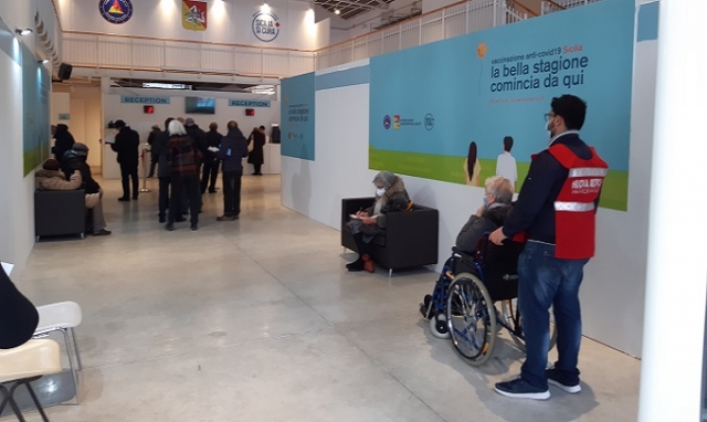 Siracusa, vaccinazione anticovid per quasi 10.000 over 80