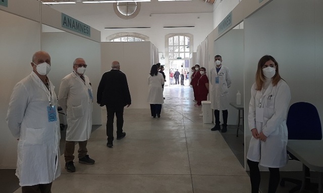 ospensione vaccino AstraZeneca: da domani chiusi centri vaccinali a Siracusa e provincia