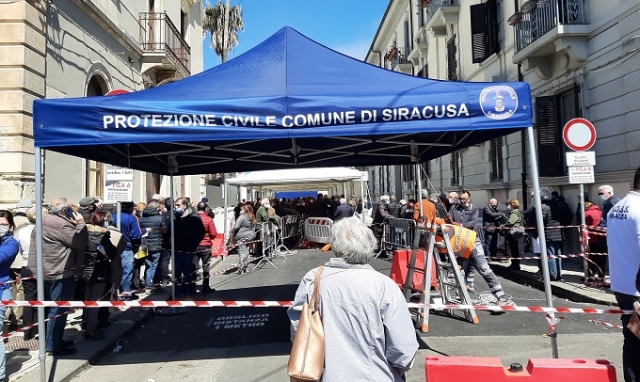 Siracusa, vaccinazioni all'Urban Center dopo il marasma di ieri