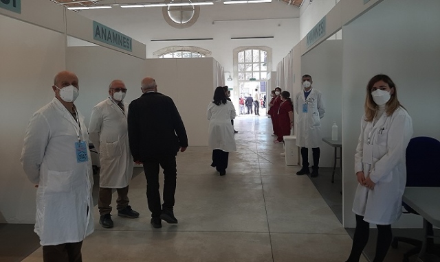 Vaccini: da domani priorità agli 'estremamente vulnerabili'