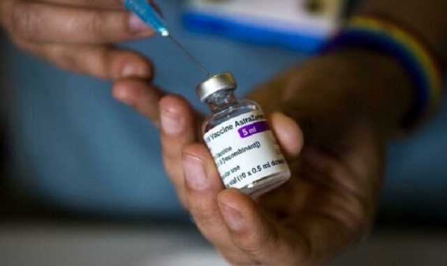 Morti dopo vaccino a Siracusa e Catania, Aifa sospende un lotto di AstraZeneca