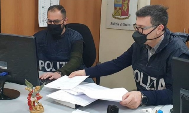 Siracusa, cliente consuma al tavolo la cena: pizzeria chiusa per 3 giorni