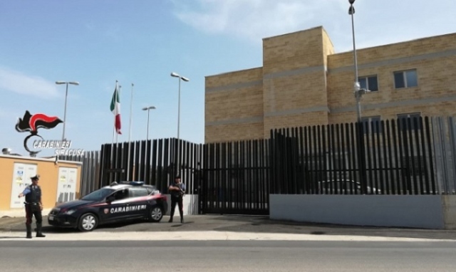 Augusta, in permesso dai domiciliari va a trovare un detenuto in casa: finisce in carcere