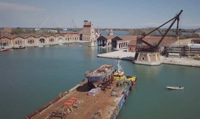 Rientra ad Augusta il relitto del naufragio del 18 aprile 2015