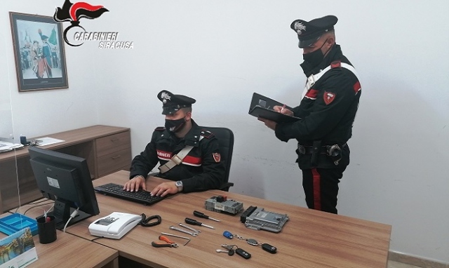 Augusta, non si fermano all'alt dei Carabinieri: arrestati dopo pericoloso inseguimento
