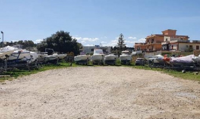 Augusta, rimessa per imbarcazioni senza autorizzazione: 2 denunciati