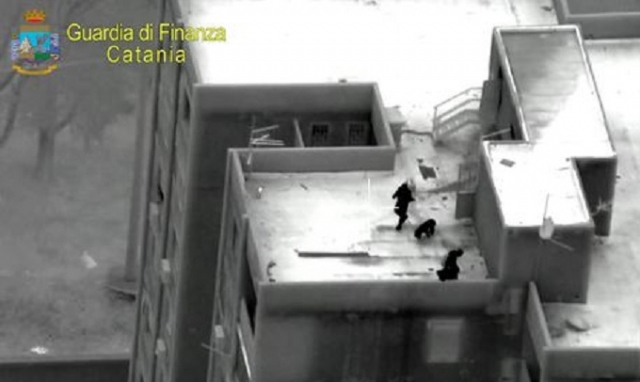 Telefonini e droga a disposizione dei detenuti del carcere di Augusta: 16 arresti