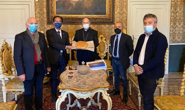 consegna del pane all'arcivescovo