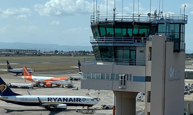 Riaperto lo spazio aereo dell'aeroporto di Catania, possibili ritardi