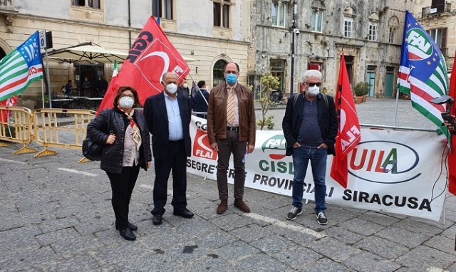 Siracusa, vertenza Forestali: sit in sotto la prefettura
