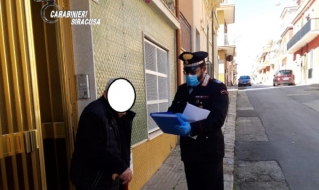 I Carabinieri in aiuto degli anziani per la prenotazione del vaccino anticovid
