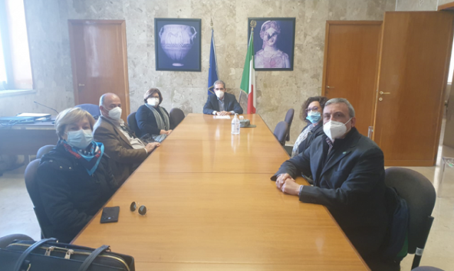 Siracusa, sit in dei lavoratori agricoli contro il Decreto Sostegni e incontro in Prefettura