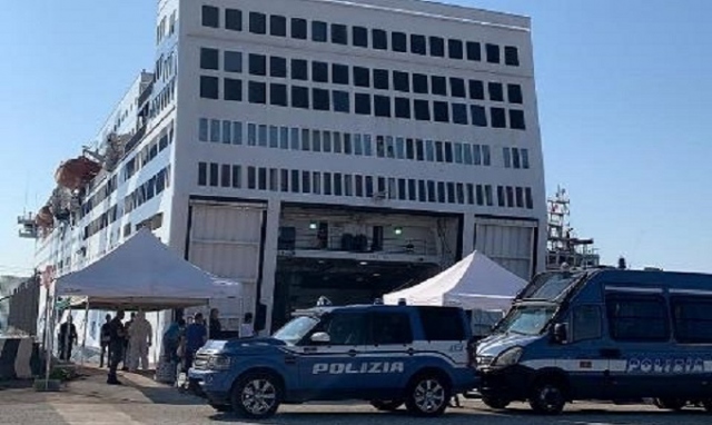 Augusta, migranti soccorsi in mare: fermati i 2 presunti scafisti