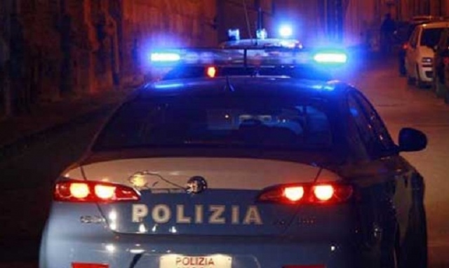 Siracusa, bomba carta al mercatino di via Giarre: danneggiato un casotto