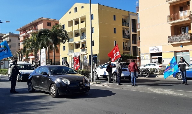 Siracusa, vertenza Bng: volantinaggio dei lavoratori in viale Scala Greca. Traffico in tilt