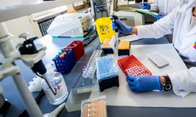 Siracusa, mancano le piastre reagenti per l'analisi dei tamponi: campioni inviati a Palermo e Catania