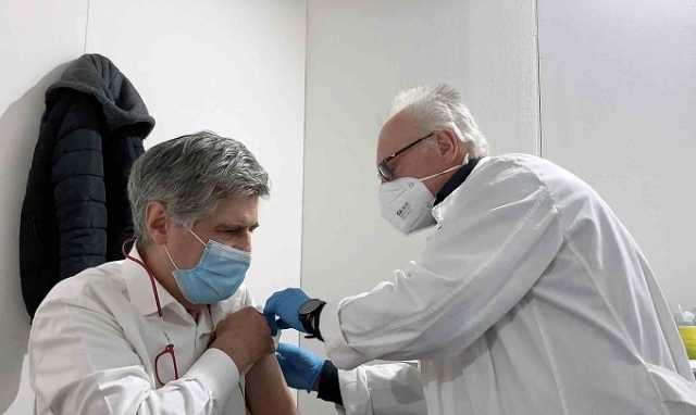 Imprenditore romano vola a Palermo per vaccinarsi