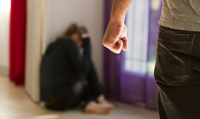 Augusta, atti persecutori e lesioni alla compagna: arrestato 47enne