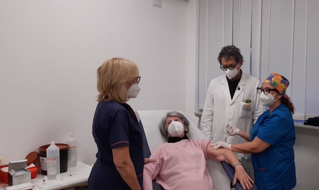 In Sicilia circa 100mila 80enni da vaccinare. Al via l'Operazione Nonni