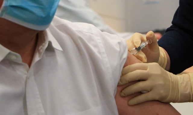 Vaccini, in Sicilia dosi anche in case di cura private