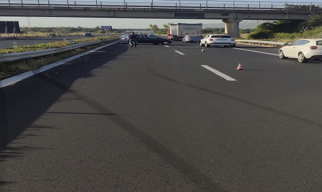 Priolo, donna perde il controllo della sua auto e finisce contro il guard rail