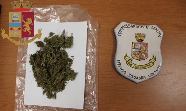 Lentini, busta con 42 grammi di marijuana trovata in strada